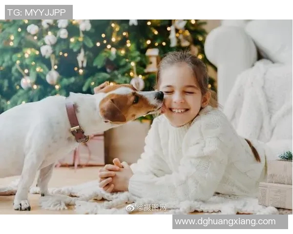 足球明星与可爱狗狗亲密合影展现温馨瞬间的完美头像选择 足球明星与可爱狗狗亲密合影展现温馨瞬间的完美头像选择