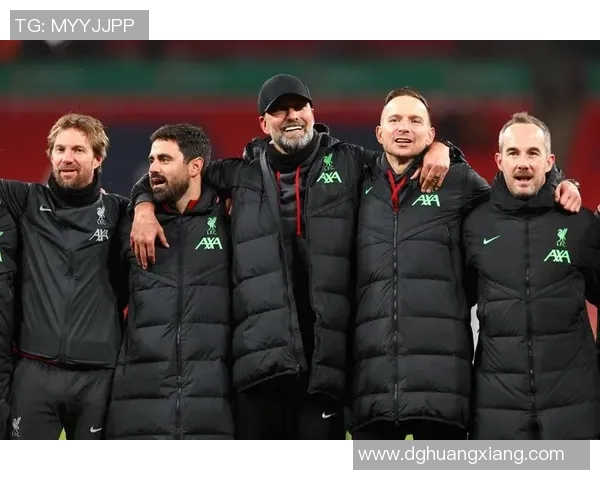 墨西哥足球明星在对阵牙买加的比赛中展现惊人技艺与团队合作精神