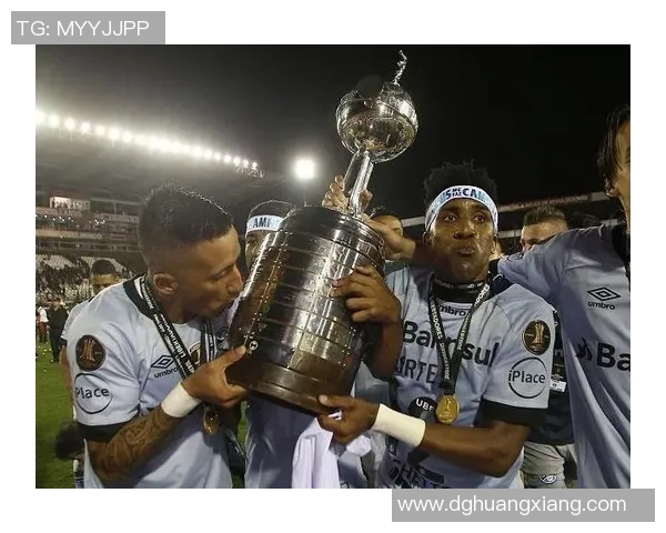 足球明星重返故土引发球迷热潮回归之路充满期待与感动 足球明星重返故土引发球迷热潮回归之路充满期待与感动